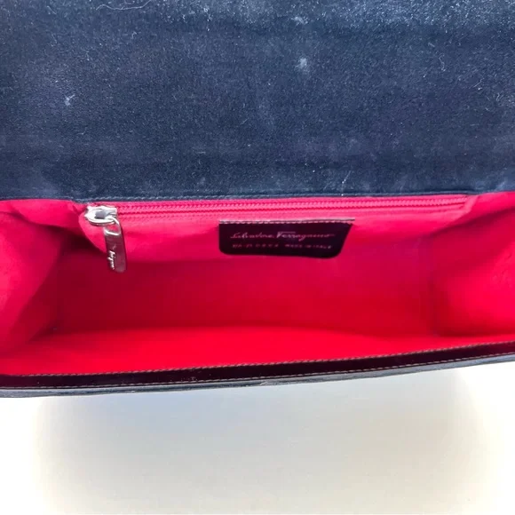 SALVATORE FERRAGAMO Black Smooth Leather Signature Gancini Pattern Shoulder Bag